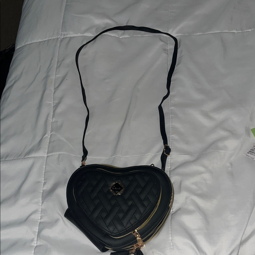 Black Heart-Shaped Quilted Crossbody Bag
